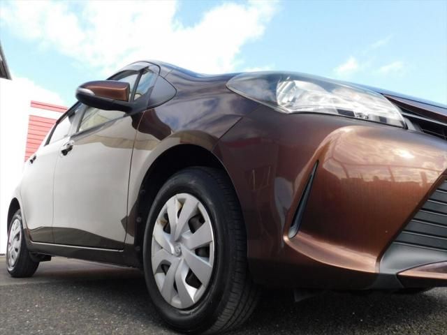 TOYOTA VITZ 2015
