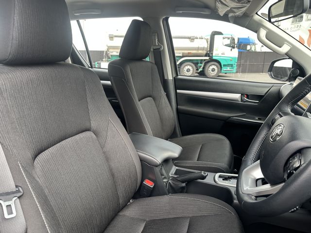 TOYOTA HILUX 4WD 2023