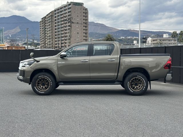 TOYOTA HILUX 4WD 2023