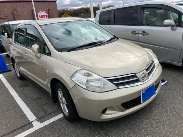 NISSAN TIIDA 2011