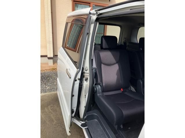 NISSAN SERENA  WG 2011