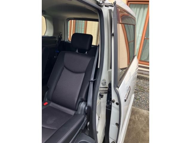 NISSAN SERENA  WG 2011