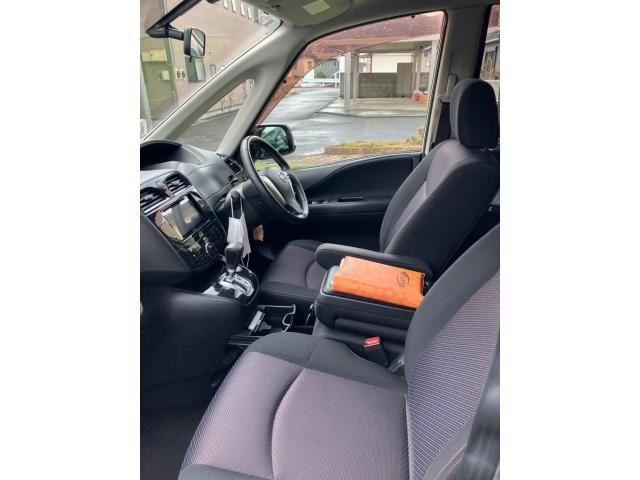 NISSAN SERENA  WG 2011