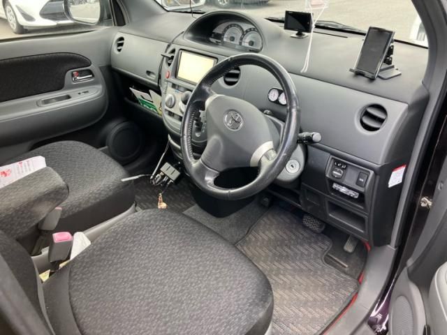 TOYOTA SIENTA 2011