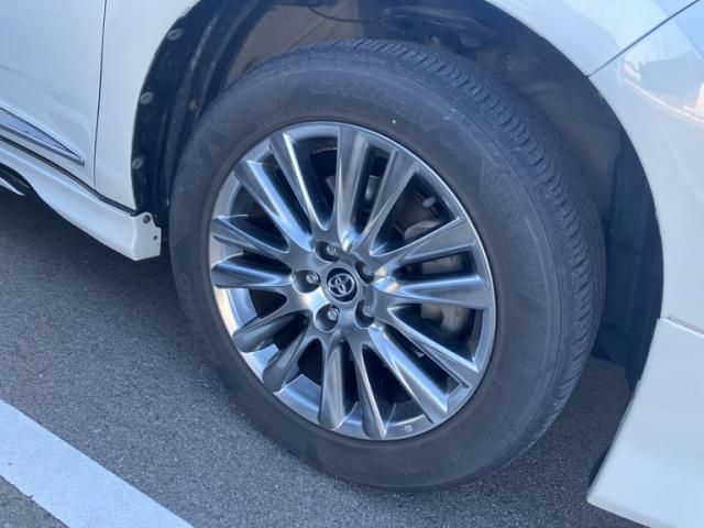 TOYOTA HARRIER 2WD 2019