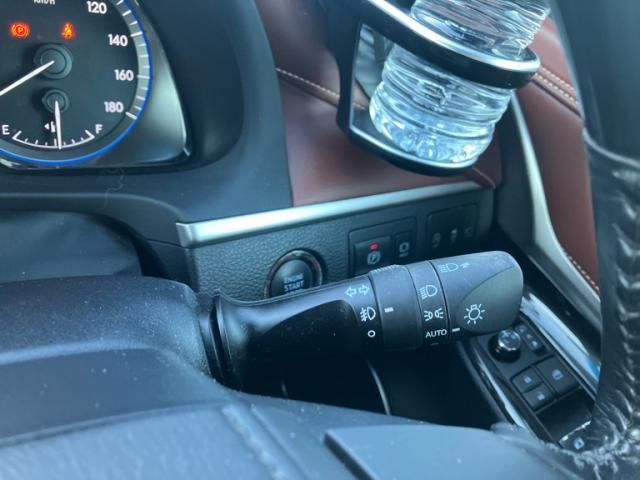 TOYOTA HARRIER 2WD 2019