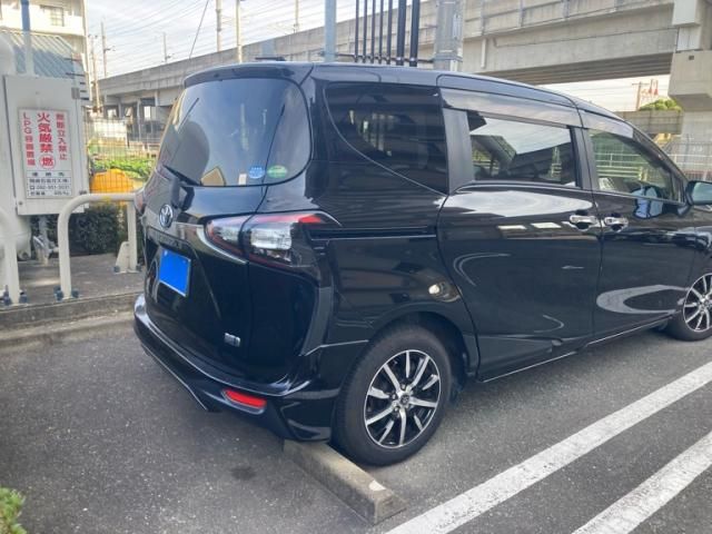 TOYOTA SIENTA HYBRID 2016
