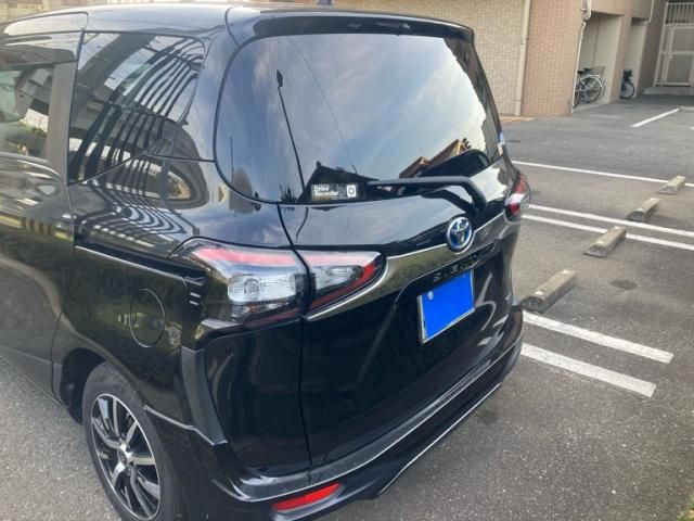 TOYOTA SIENTA HYBRID 2016