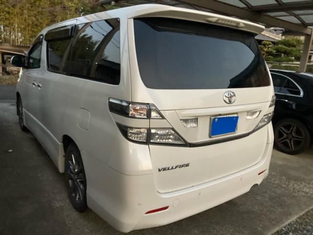 TOYOTA VELLFIRE 2011
