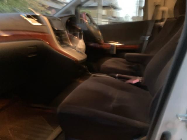 TOYOTA VELLFIRE 2011