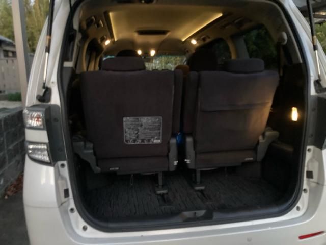 TOYOTA VELLFIRE 2011