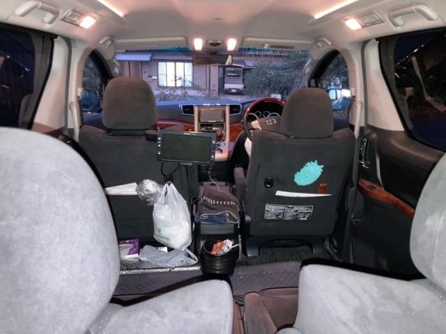 TOYOTA VELLFIRE 2011