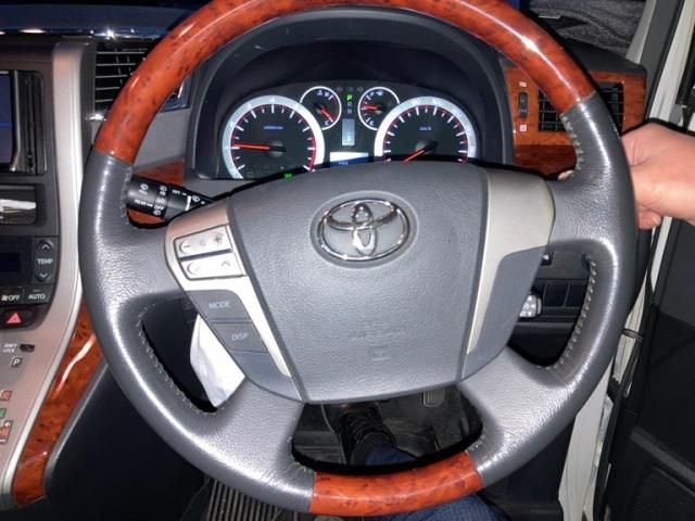 TOYOTA VELLFIRE 2011