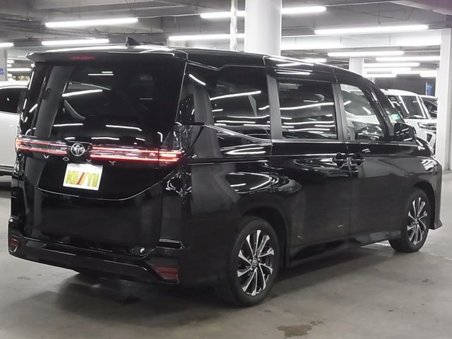 TOYOTA VOXY 2022
