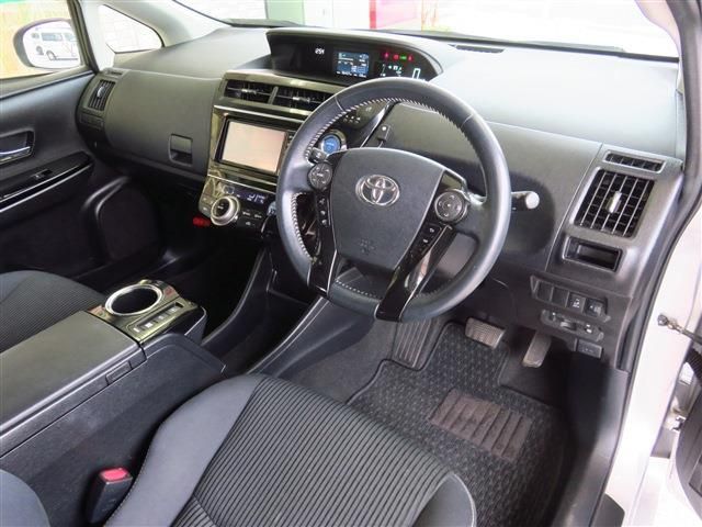 TOYOTA PRIUS Alpha 2017