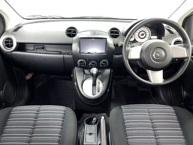 MAZDA DEMIO 2010