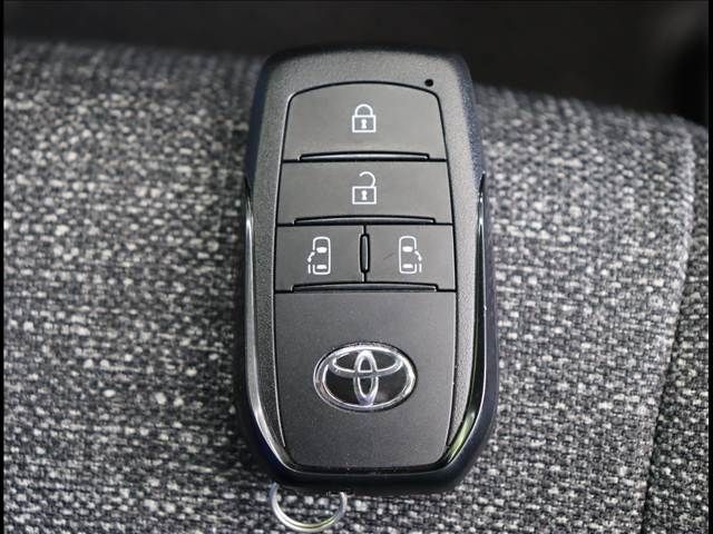 TOYOTA SIENTA HYBRID 2024