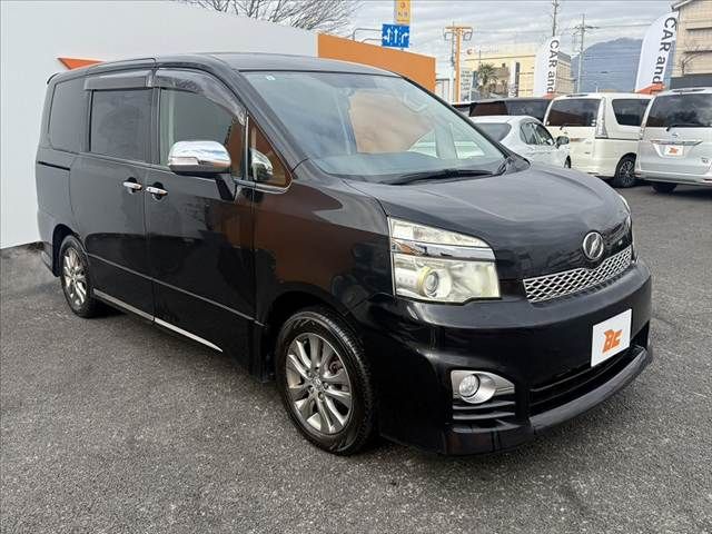 TOYOTA VOXY 2013