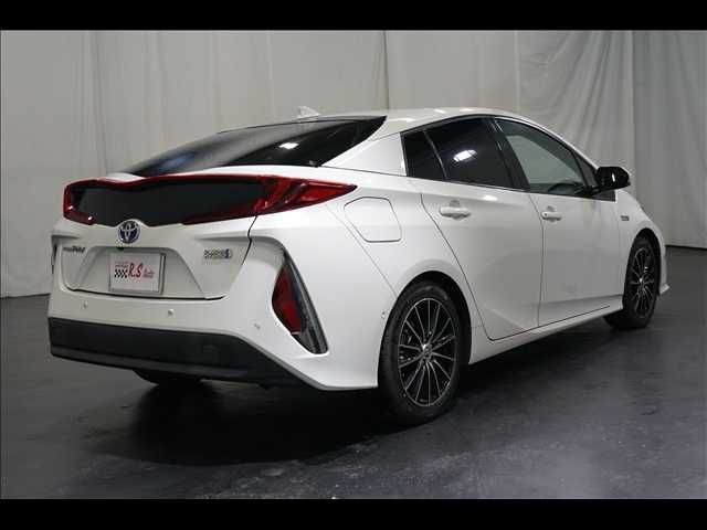 TOYOTA PRIUS PHV 2017