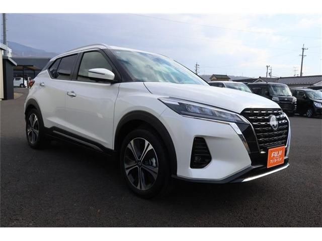 NISSAN KICKS 2025