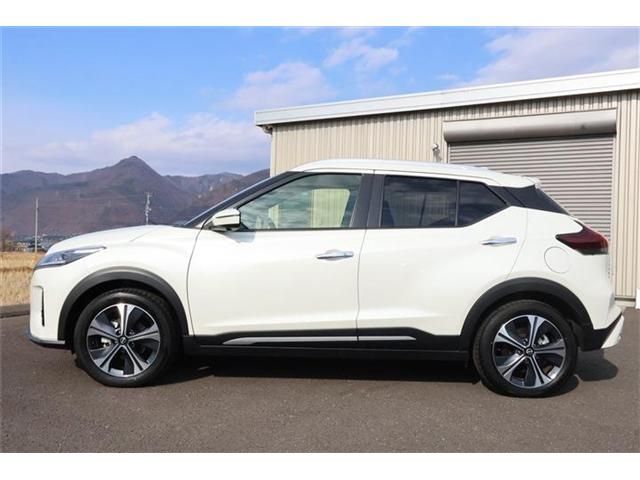 NISSAN KICKS 2025