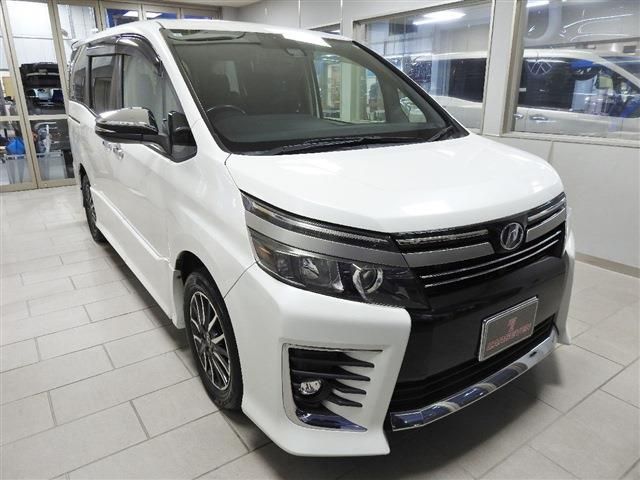 TOYOTA VOXY 2017