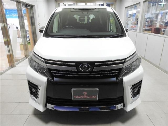 TOYOTA VOXY 2017