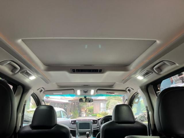 TOYOTA VELLFIRE 2012