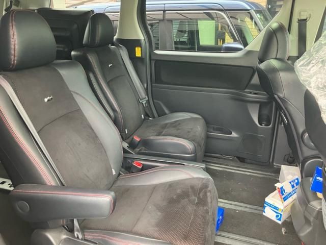 TOYOTA VELLFIRE 2012