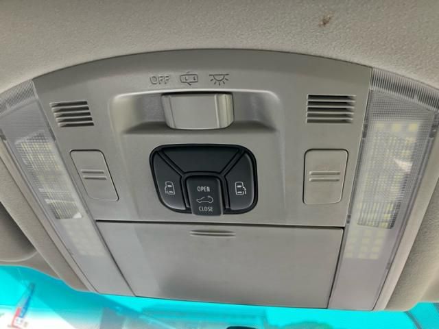 TOYOTA VELLFIRE 2012