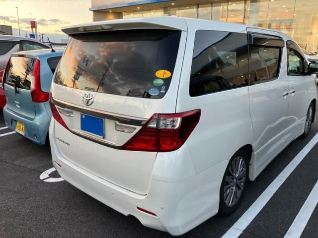 TOYOTA ALPHARD 2013