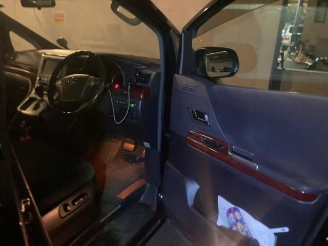 TOYOTA ALPHARD 2009