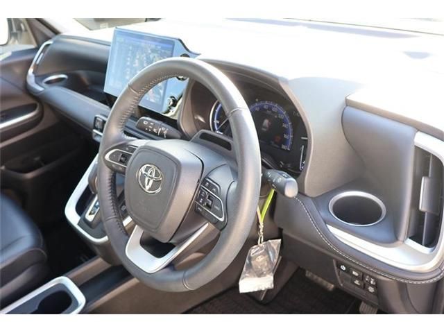 TOYOTA NOAH HYBRID 4WD 2023