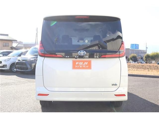 TOYOTA NOAH HYBRID 4WD 2023