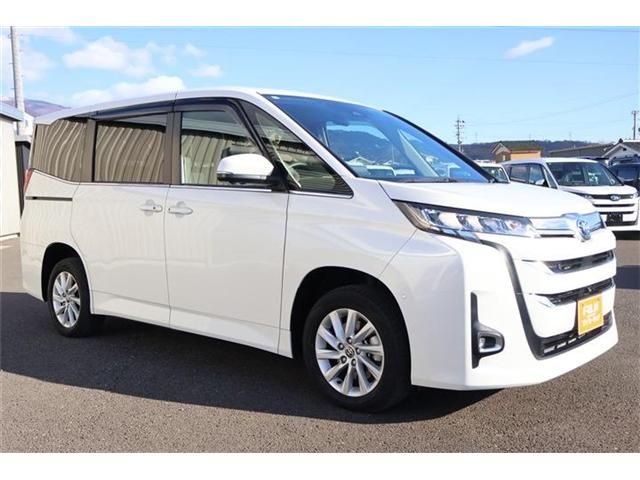 TOYOTA NOAH HYBRID 4WD 2023