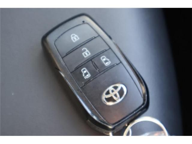 TOYOTA NOAH HYBRID 4WD 2023