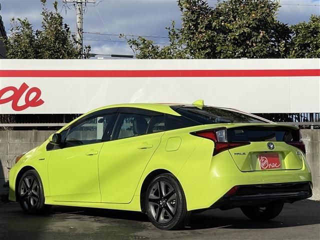 TOYOTA PRIUS 2019