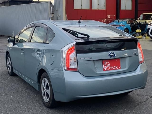 TOYOTA PRIUS 2015