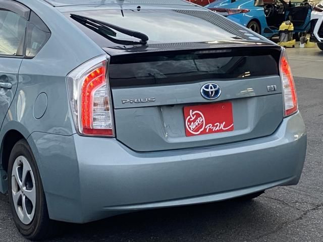 TOYOTA PRIUS 2015