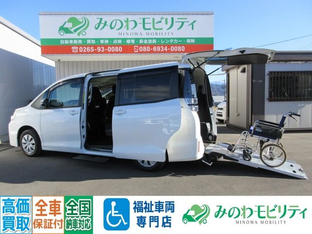 TOYOTA VOXY 4WD 2019