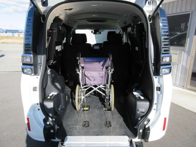 TOYOTA VOXY 4WD 2019