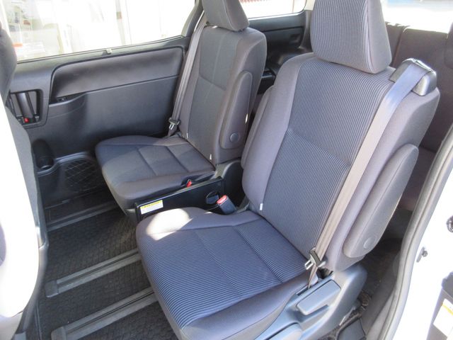 TOYOTA VOXY 4WD 2019