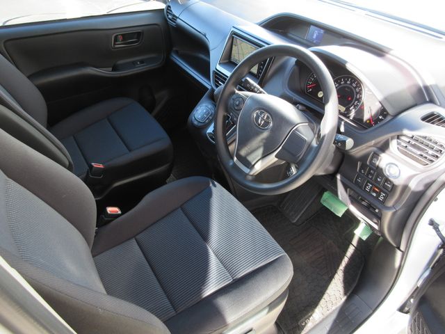 TOYOTA VOXY 4WD 2019