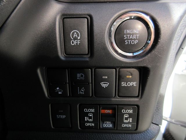 TOYOTA VOXY 4WD 2019