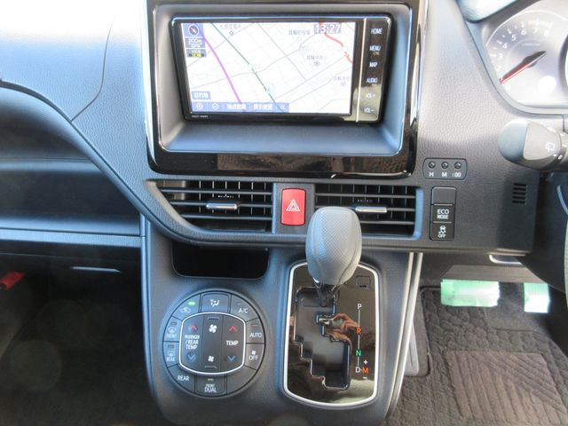 TOYOTA VOXY 4WD 2019