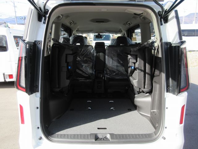 NISSAN SERENA  WG 4WD 2025