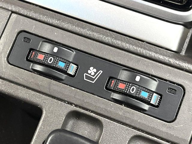 TOYOTA LANDCRUISER PRADO 2023