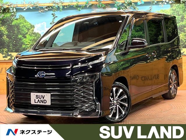 TOYOTA VOXY HYBRID 2023
