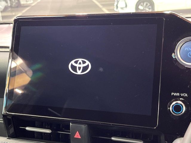 TOYOTA VOXY HYBRID 2023