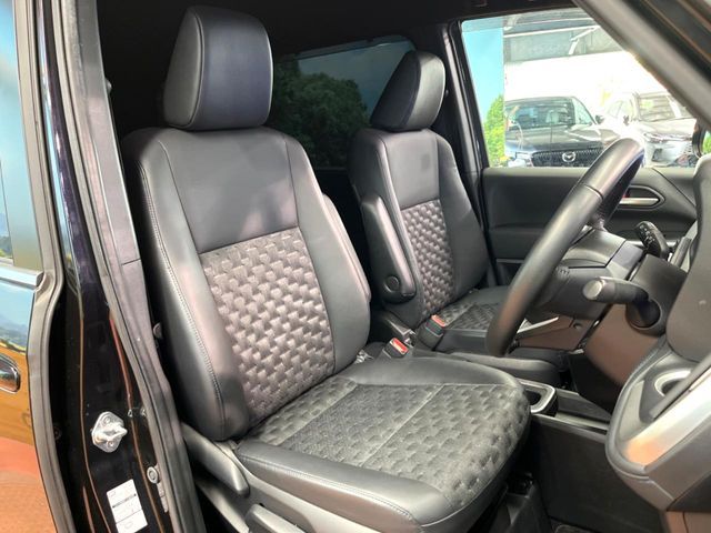 TOYOTA VOXY HYBRID 2023